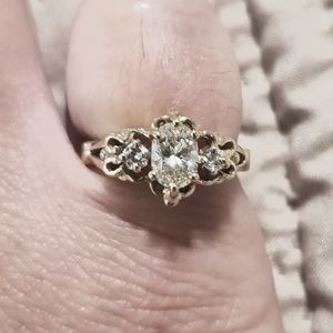Genuine diamond ring in 14K white gold